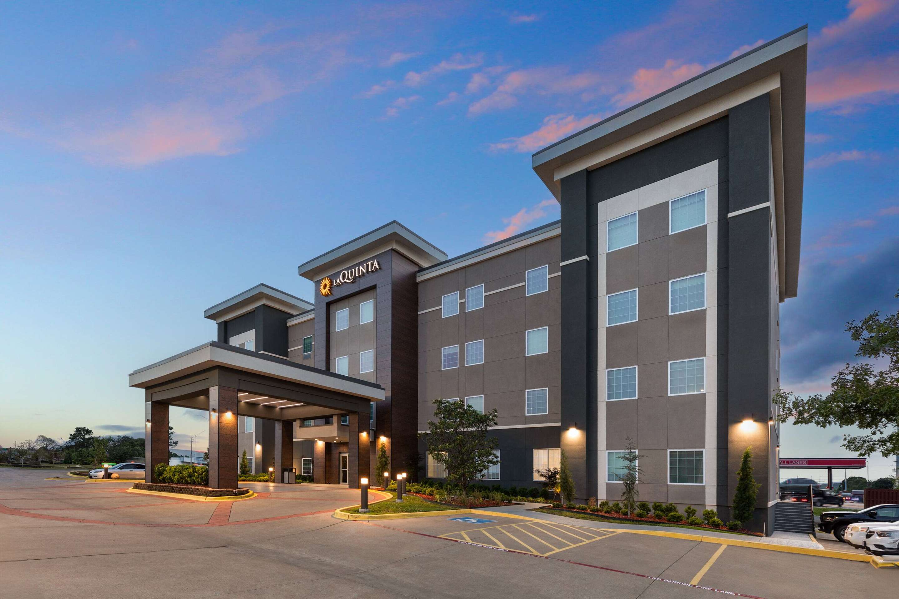 Exterior | La Quinta Inn & Suites by Wyndham McAlester