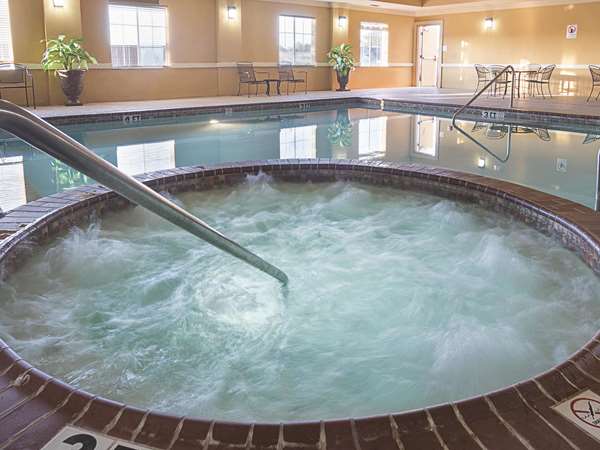 Pool - La Quinta Inn & Suites Mt Pleasant