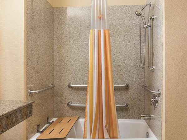  - La Quinta Inn & Suites Mt Pleasant