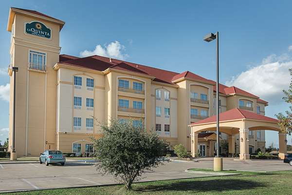 Exterior view - La Quinta Inn & Suites Mt Pleasant