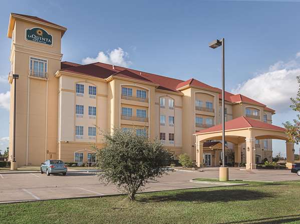 Exterior view - La Quinta Inn & Suites Mt Pleasant