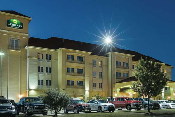 Exterior view - La Quinta Inn & Suites Mt Pleasant