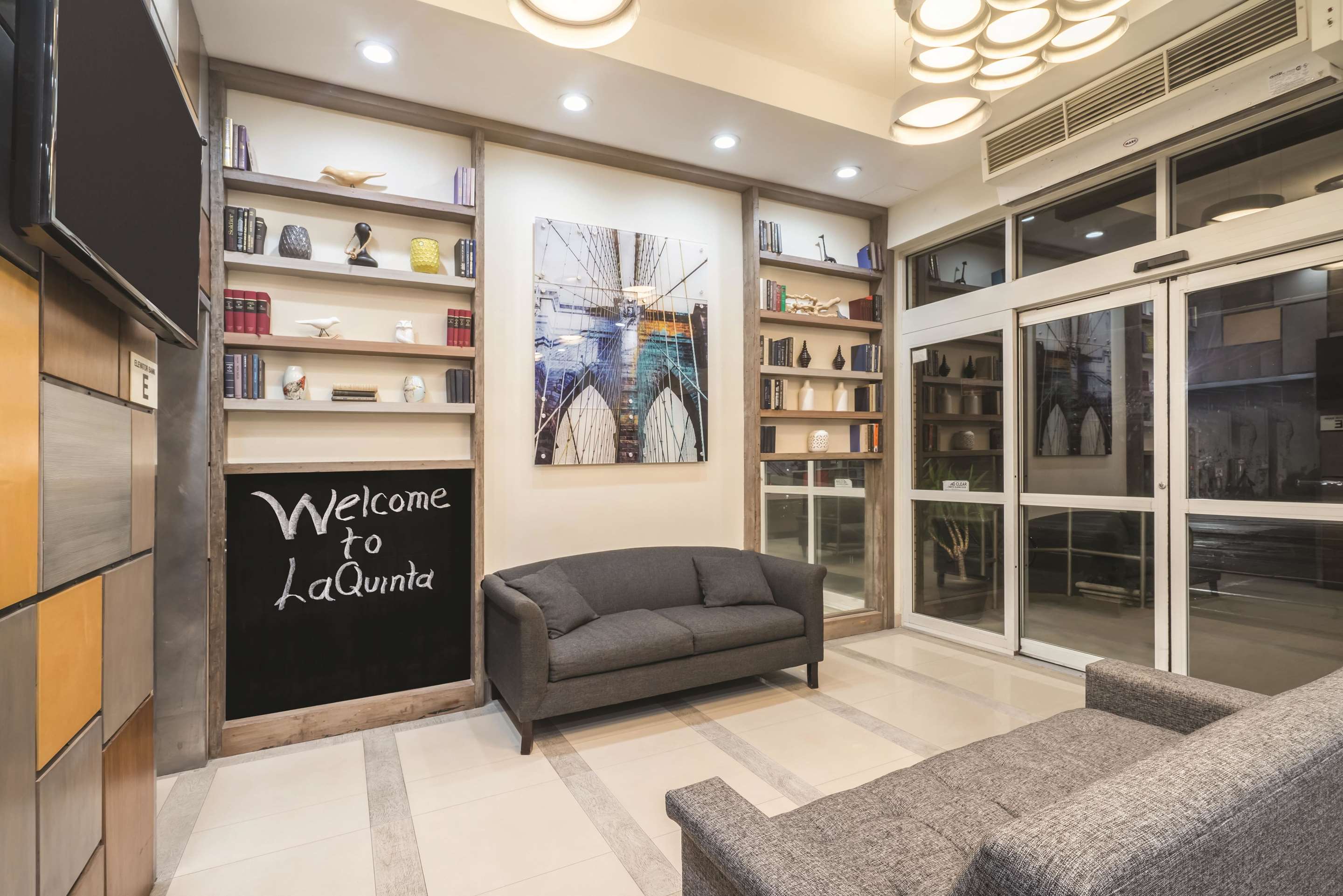 Lobby | La Quinta by Wyndham Brooklyn Downtown