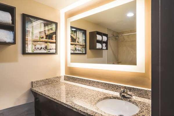  - La Quinta Inn Brooklyn Heights