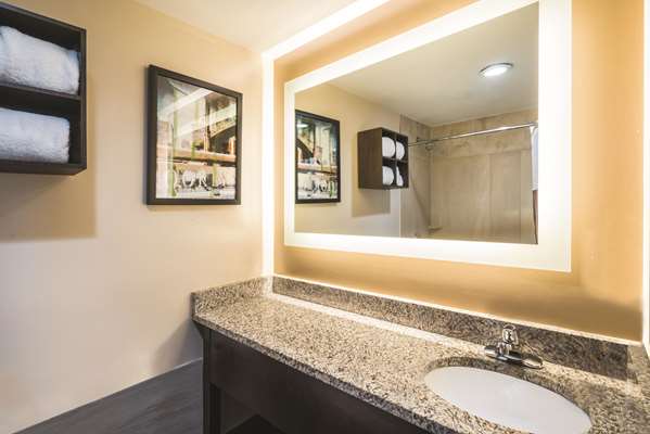  - La Quinta Inn Brooklyn Heights