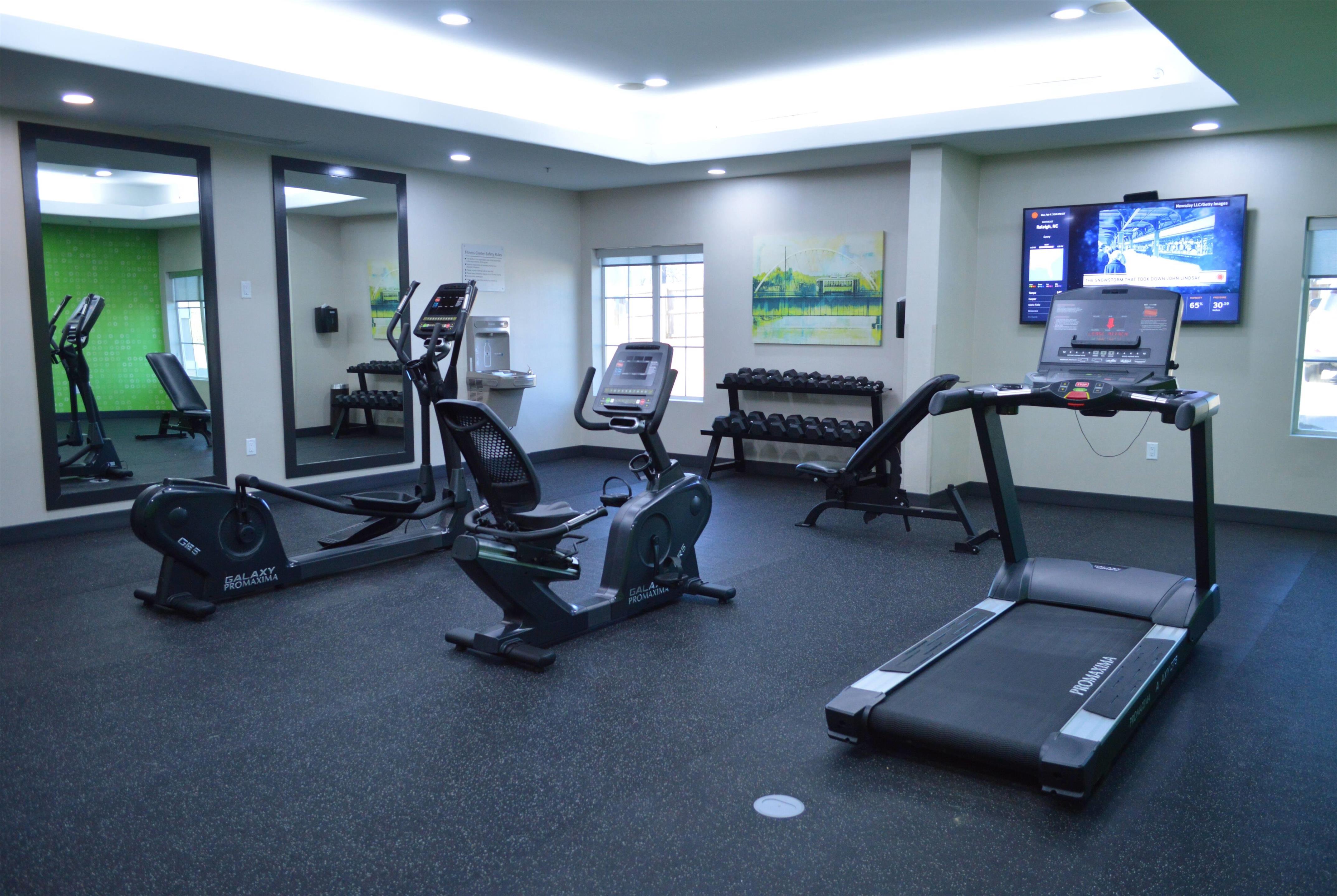 Health club fitness center gym | La Quinta Inn & Suites by Wyndham Little Rock - Bryant