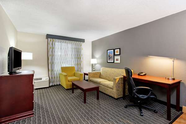 Suite - La Quinta Inn & Suites South Indianapolis - I-74 & I-465, Exit 52