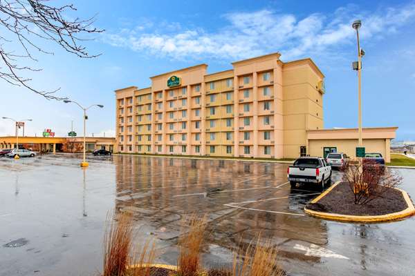 Exterior view - La Quinta Inn & Suites South Indianapolis - I-74 & I-465, Exit 52
