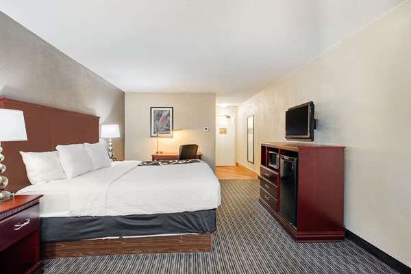  - La Quinta Inn & Suites South Indianapolis - I-74 & I-465, Exit 52