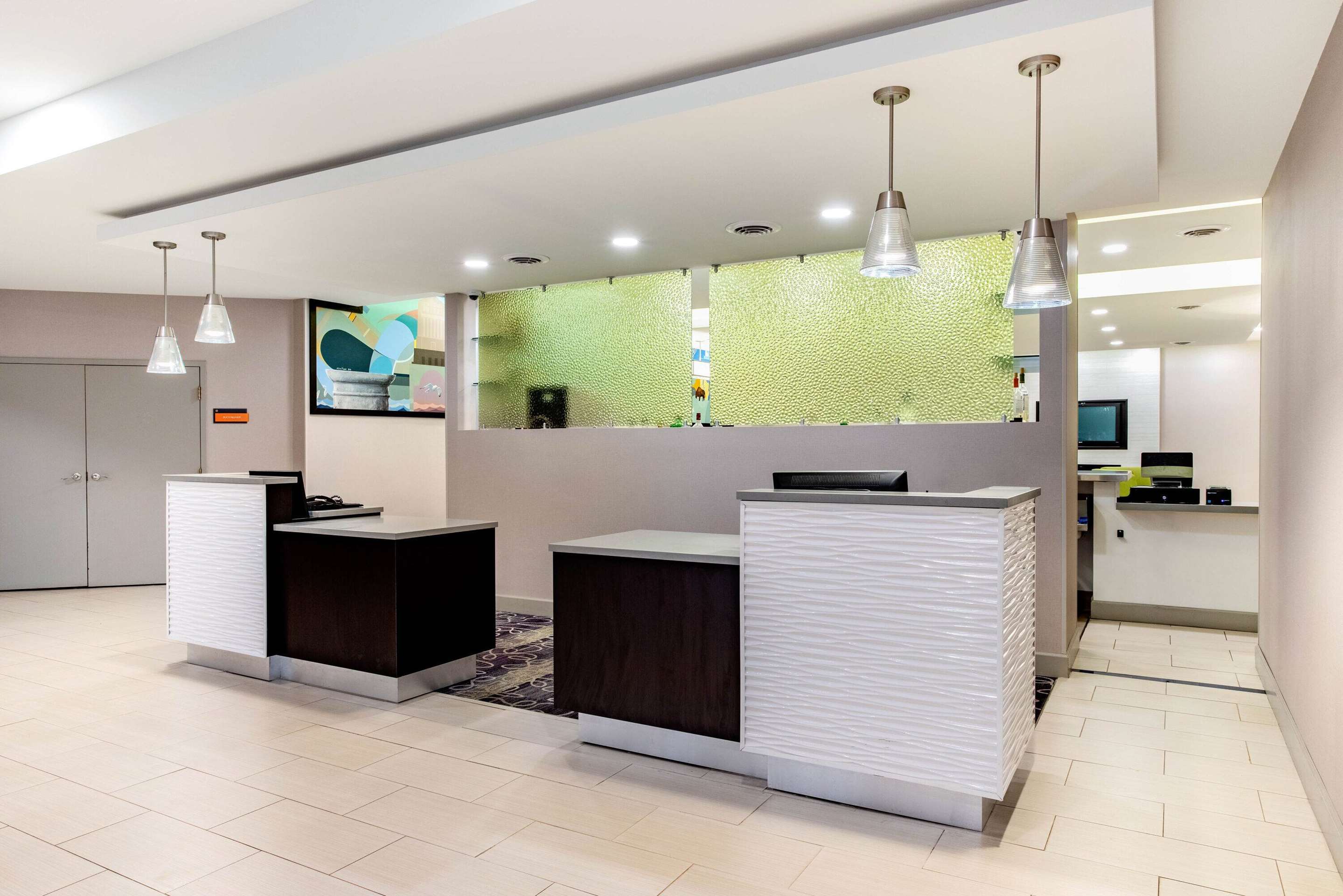 Lobby | La Quinta Inn & Suites by Wyndham Indianapolis South
