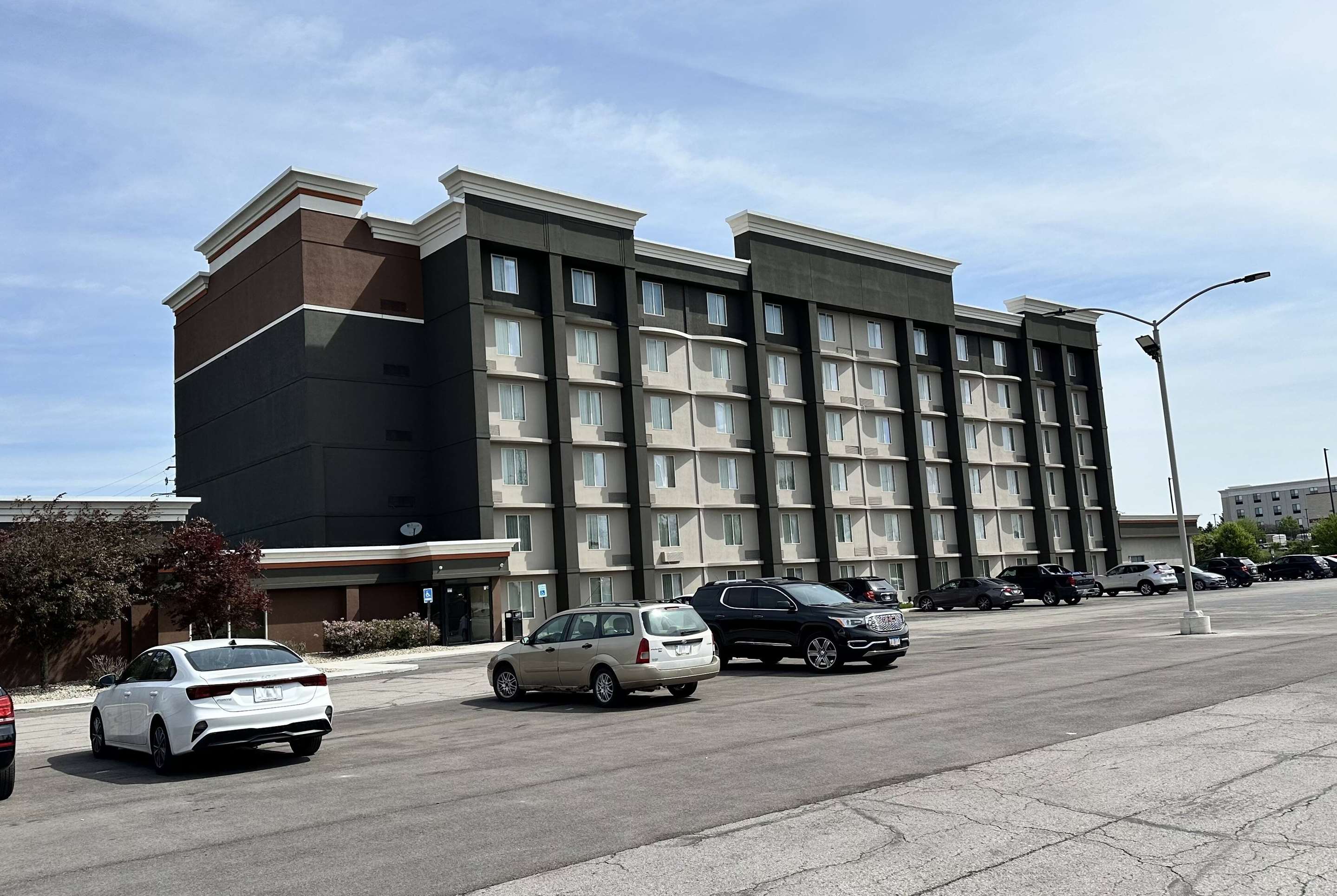 Exterior | La Quinta Inn & Suites by Wyndham Indianapolis South