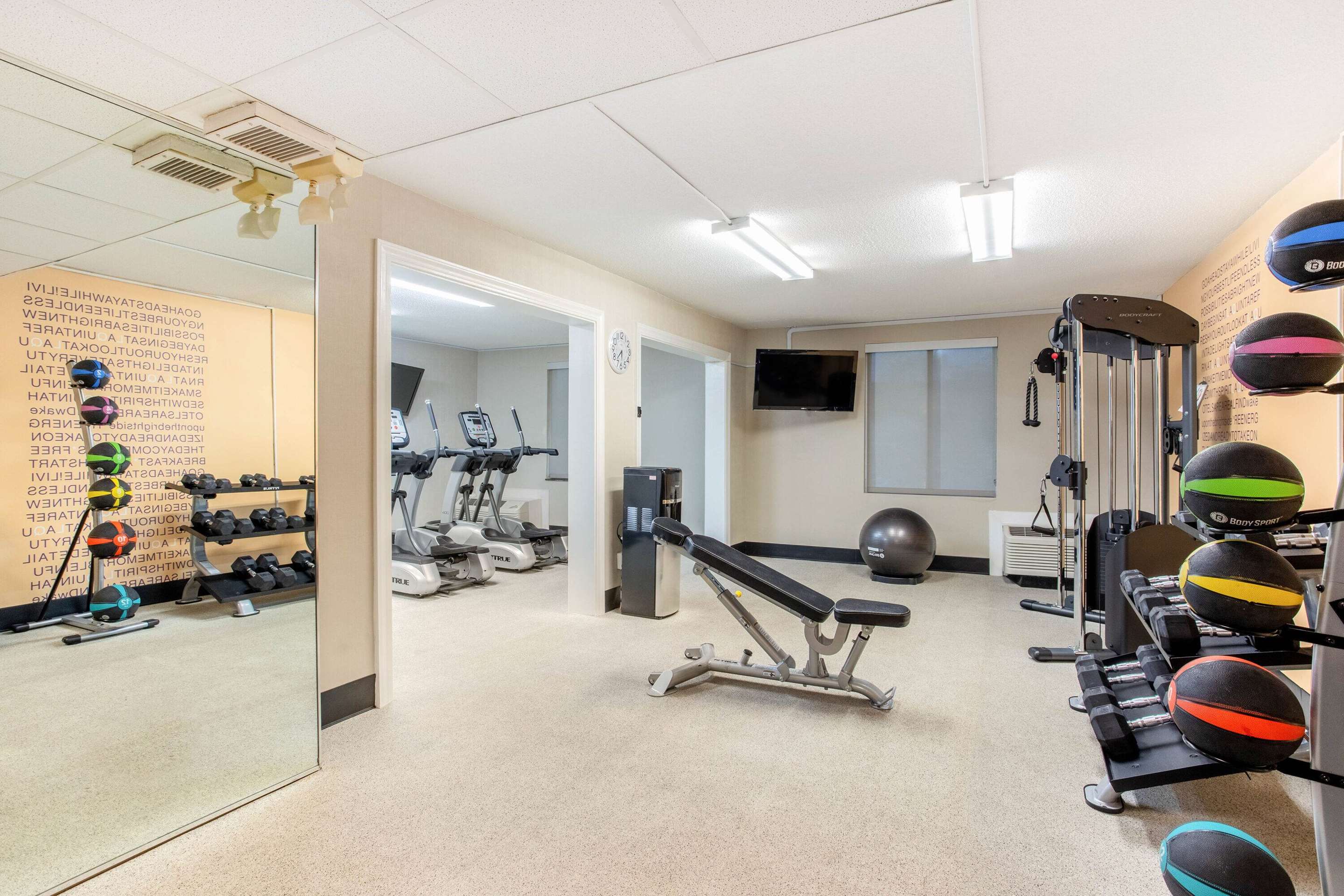 Health club fitness center gym | La Quinta Inn & Suites by Wyndham Indianapolis South