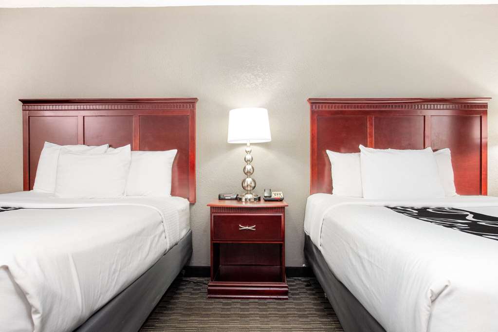 LA QUINTA INN STE INDY SOUTH-guestroom-Guest Room,On-Site.jpg