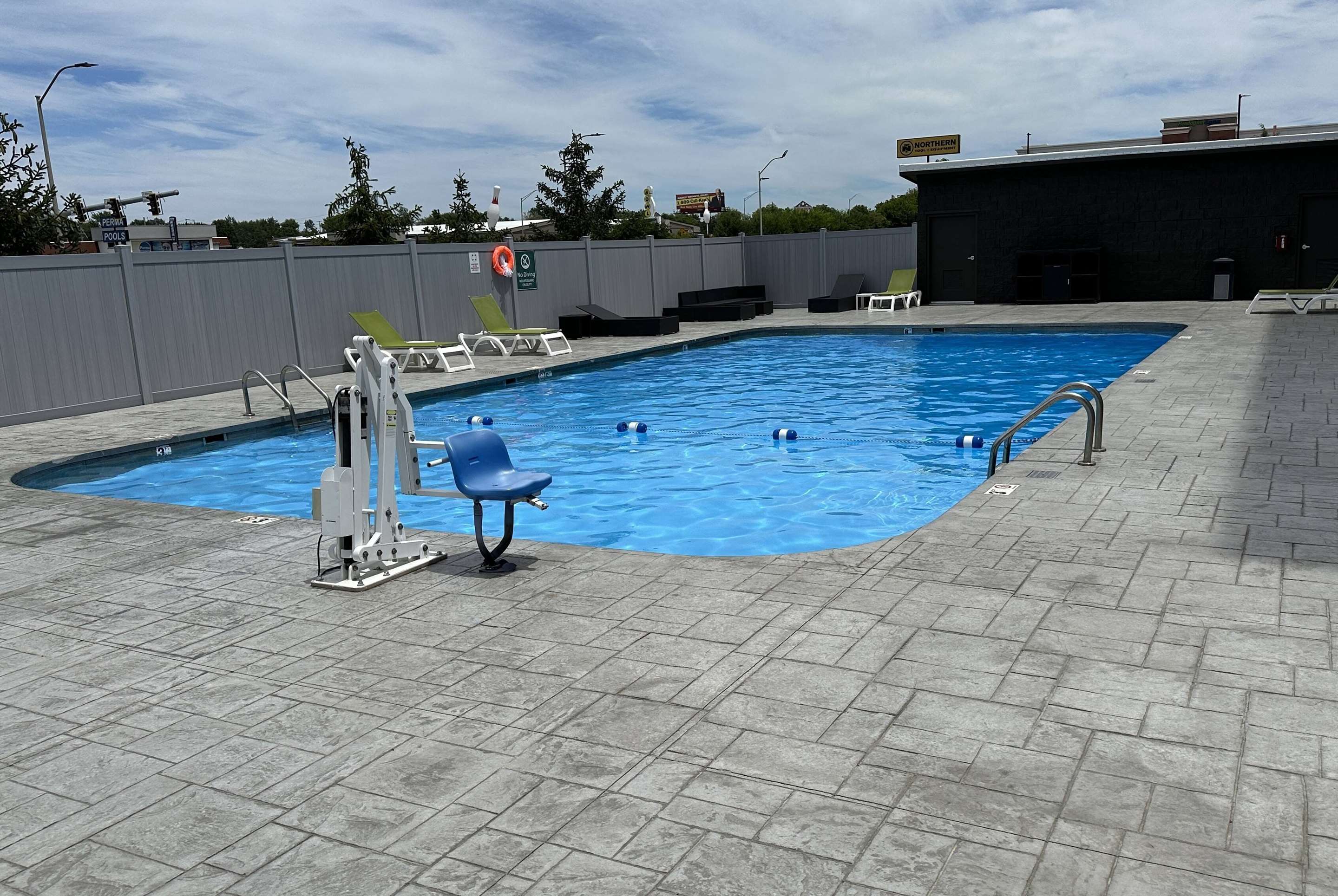 Pool | La Quinta Inn & Suites by Wyndham Indianapolis South