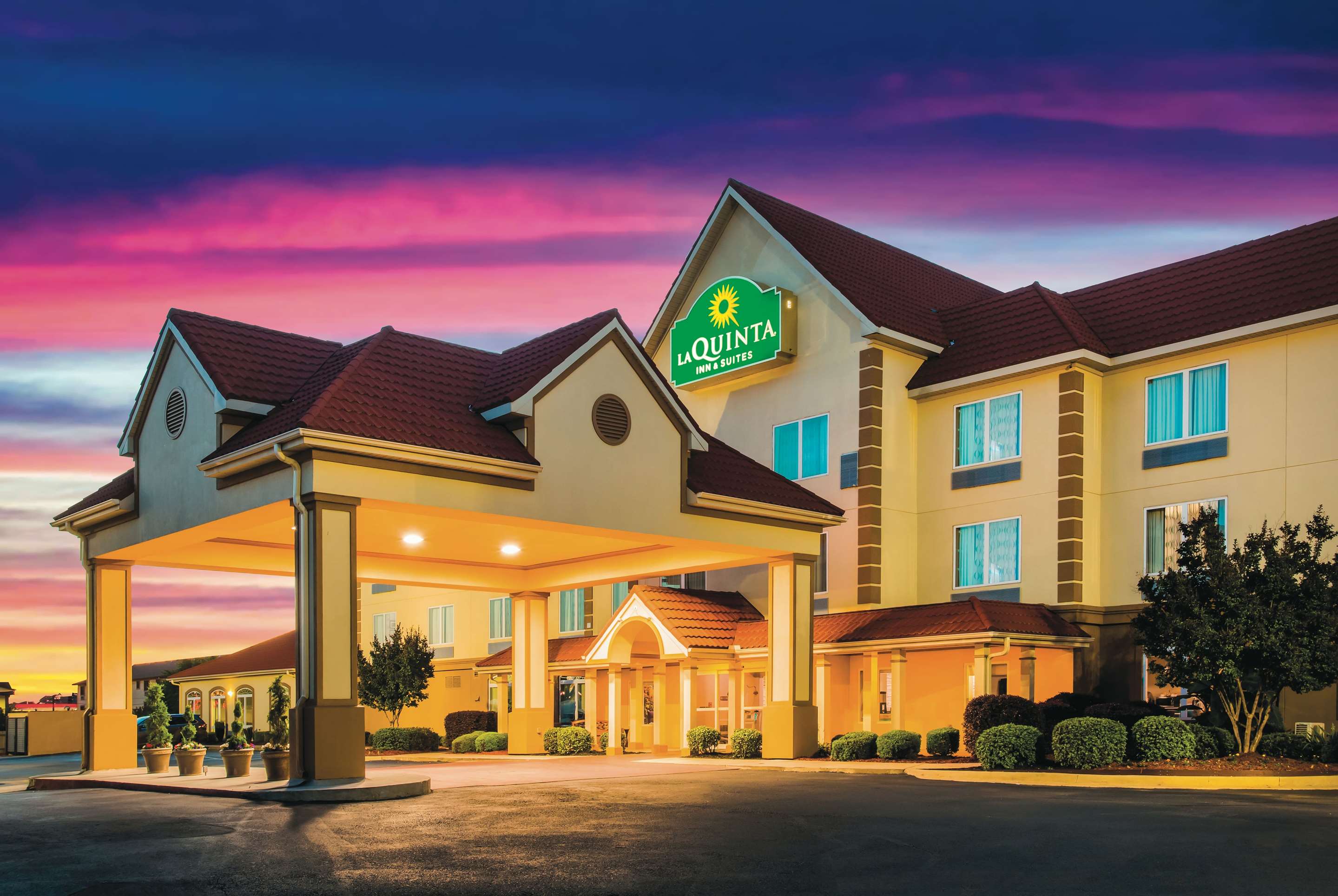 Exterior | La Quinta Inn & Suites by Wyndham Russellville