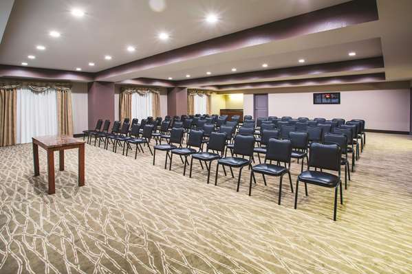  - La Quinta Inn & Suites Russellville - I-40, Exit 81