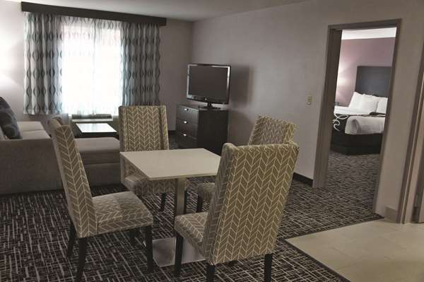 Suite - La Quinta Inn & Suites Russellville - I-40, Exit 81