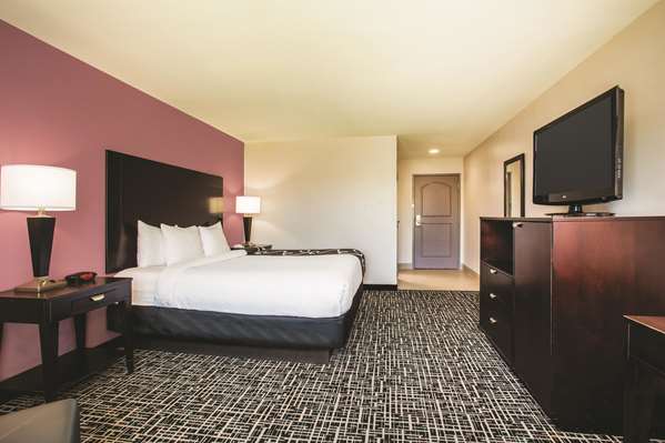  - La Quinta Inn & Suites Russellville - I-40, Exit 81