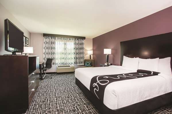  - La Quinta Inn & Suites Russellville - I-40, Exit 81