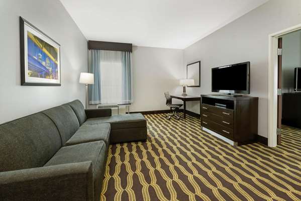 Suite - La Quinta Inn & Suites North Humble