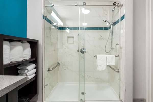  - La Quinta Inn & Suites North Humble