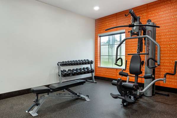Fitness/ Exercise Room - La Quinta Inn & Suites North Humble