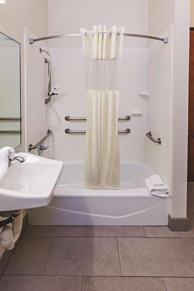  - La Quinta Inn & Suites Austin