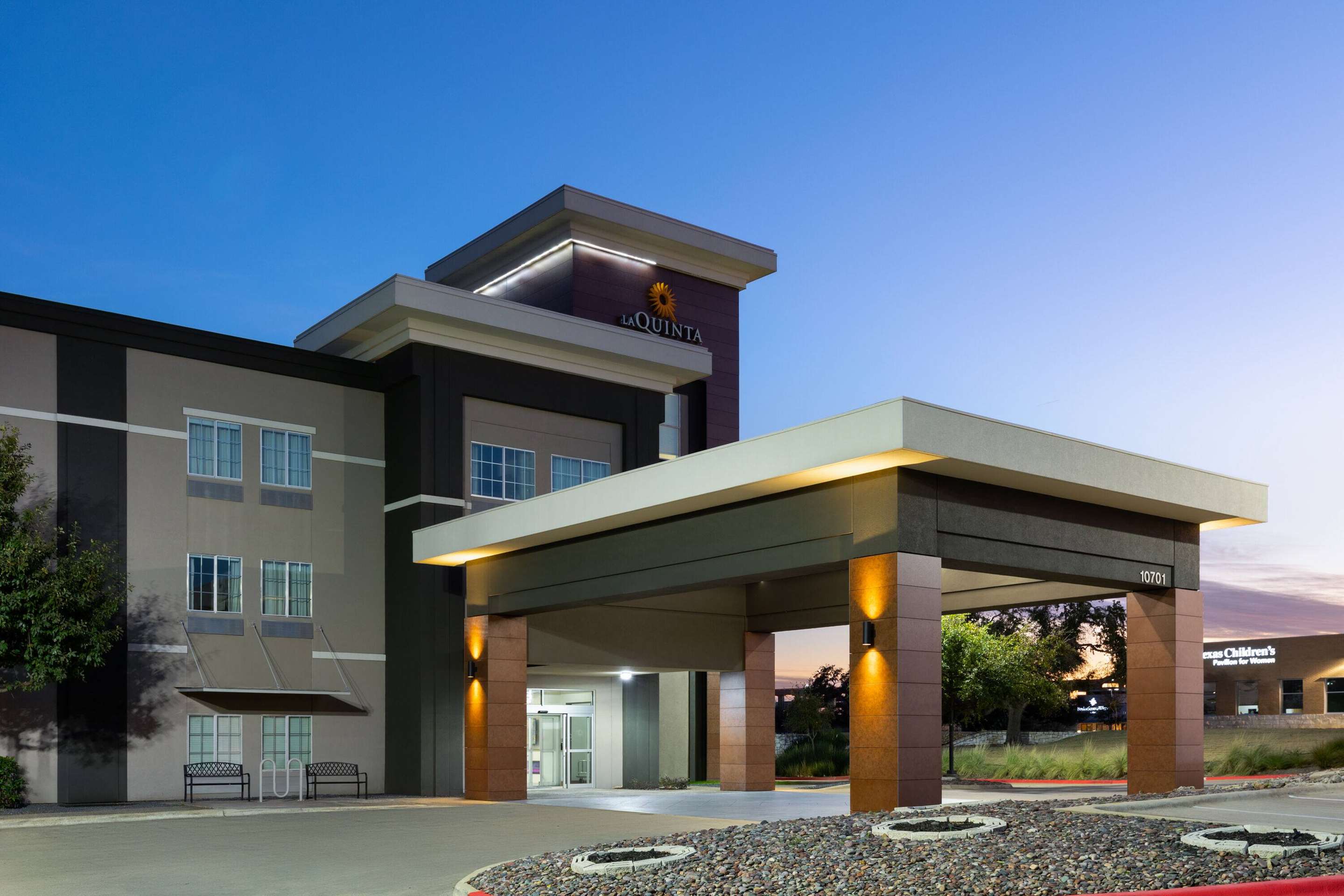 Exterior | La Quinta by Wyndham Austin NW/Lakeline Mall