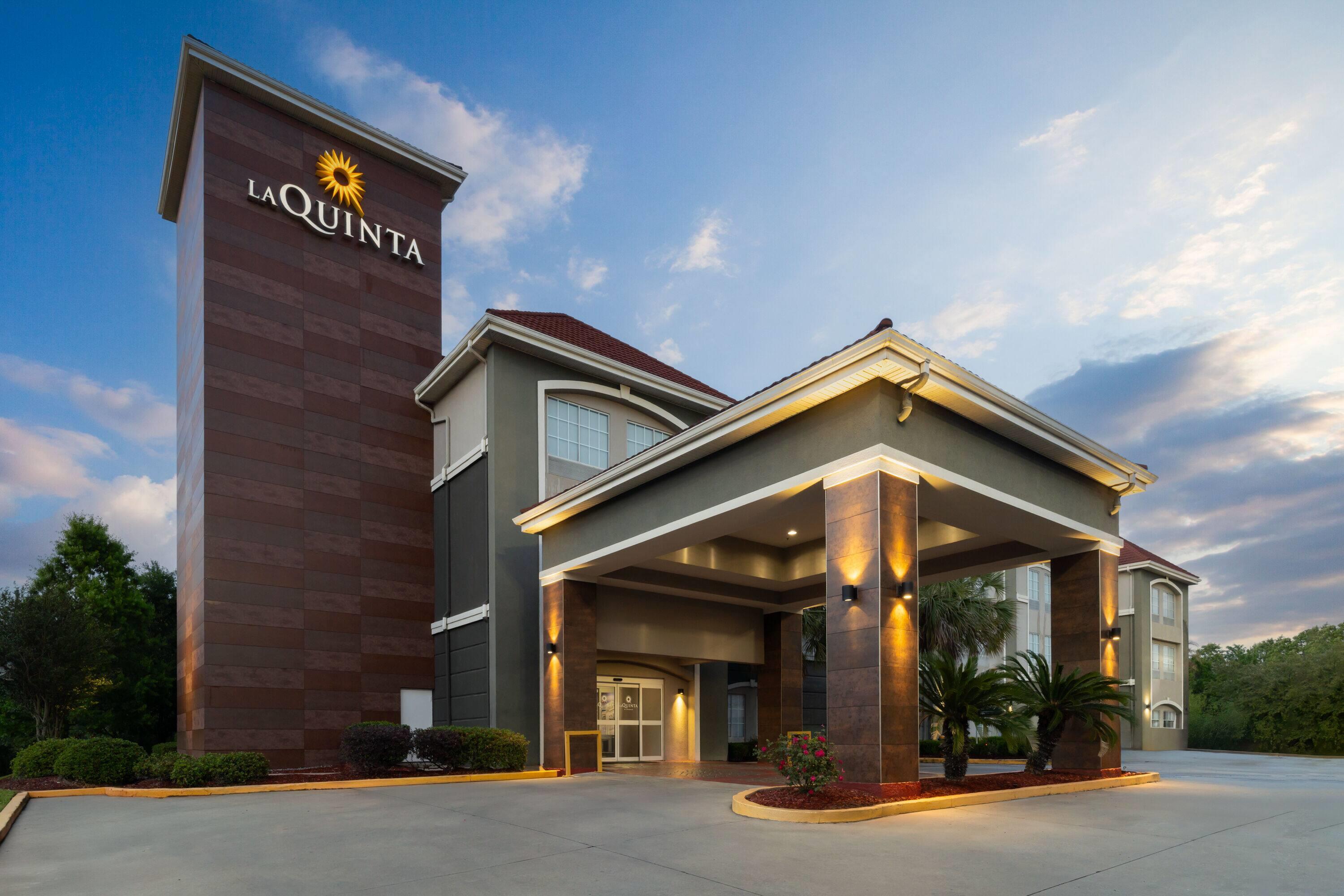 Exterior | La Quinta Inn & Suites by Wyndham Baton Rouge Denham Springs