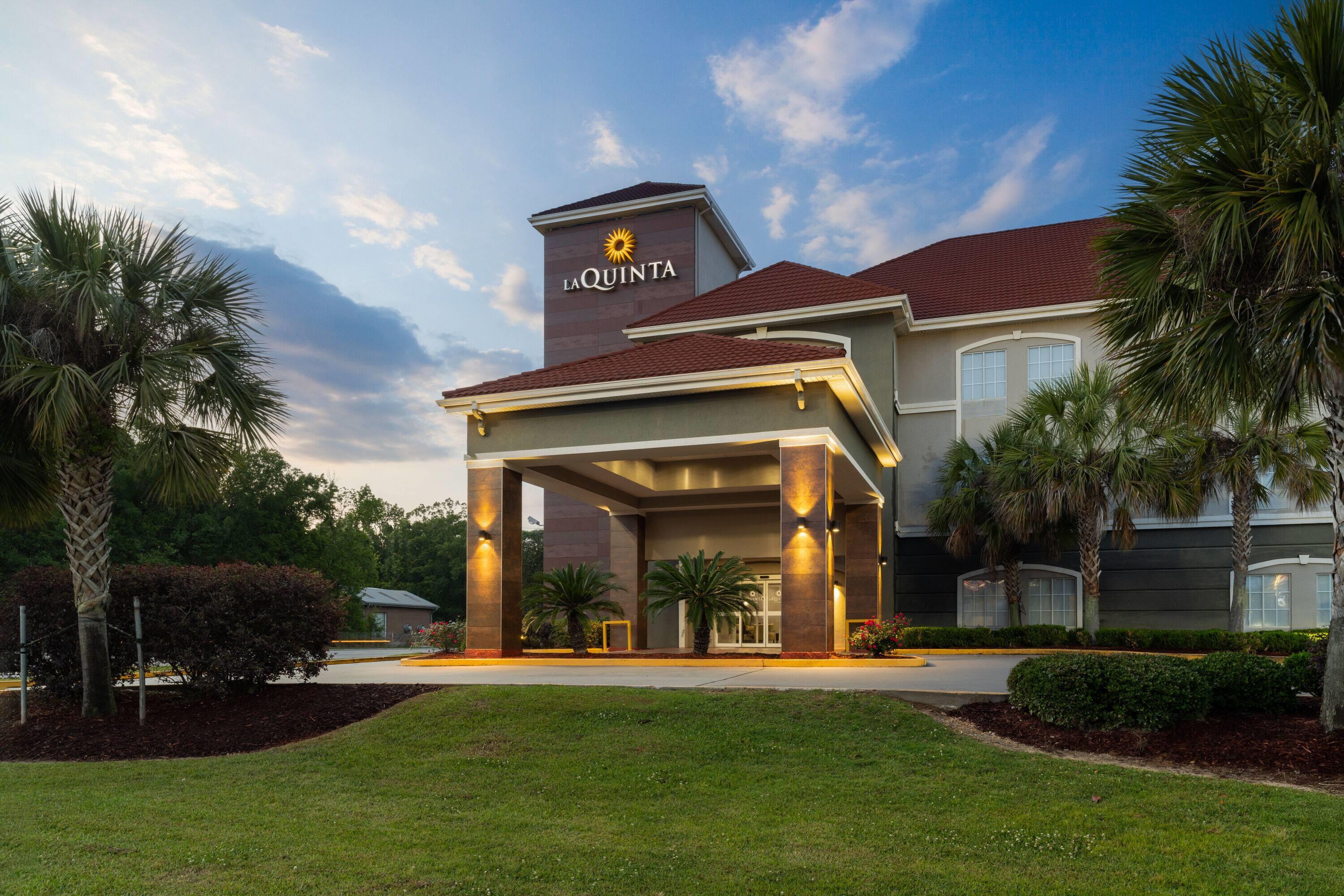 Exterior | La Quinta Inn & Suites by Wyndham Baton Rouge Denham Springs