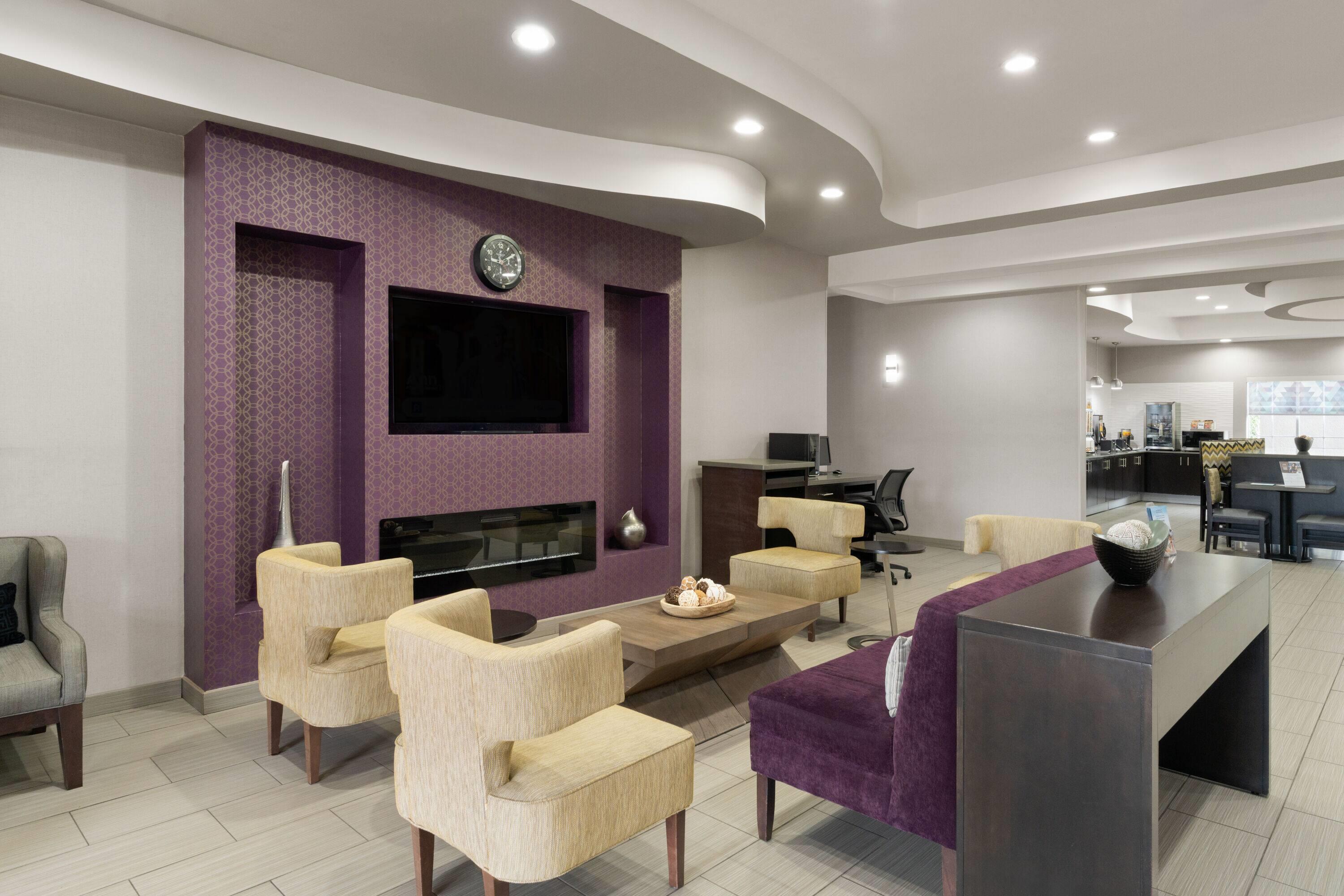 Lobby | La Quinta Inn & Suites by Wyndham Baton Rouge Denham Springs