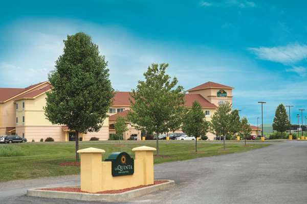 Exterior view - La Quinta Inn & Suites Verona