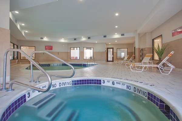 Pool - La Quinta Inn & Suites Verona