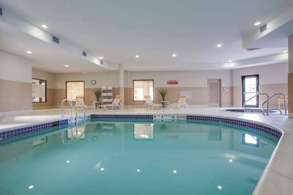 Pool - La Quinta Inn & Suites Verona