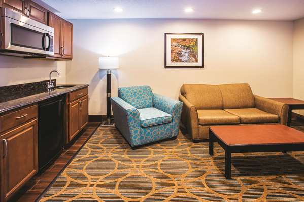 Suite - La Quinta Inn & Suites Evansville - I-69, Exit 7