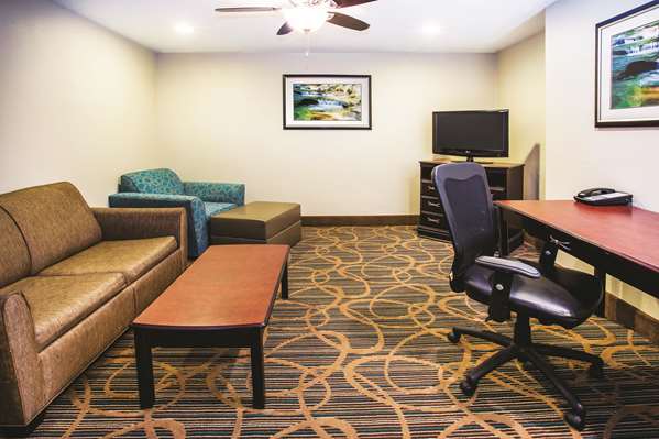 Suite - La Quinta Inn & Suites Evansville - I-69, Exit 7