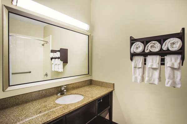  - La Quinta Inn & Suites Evansville - I-69, Exit 7