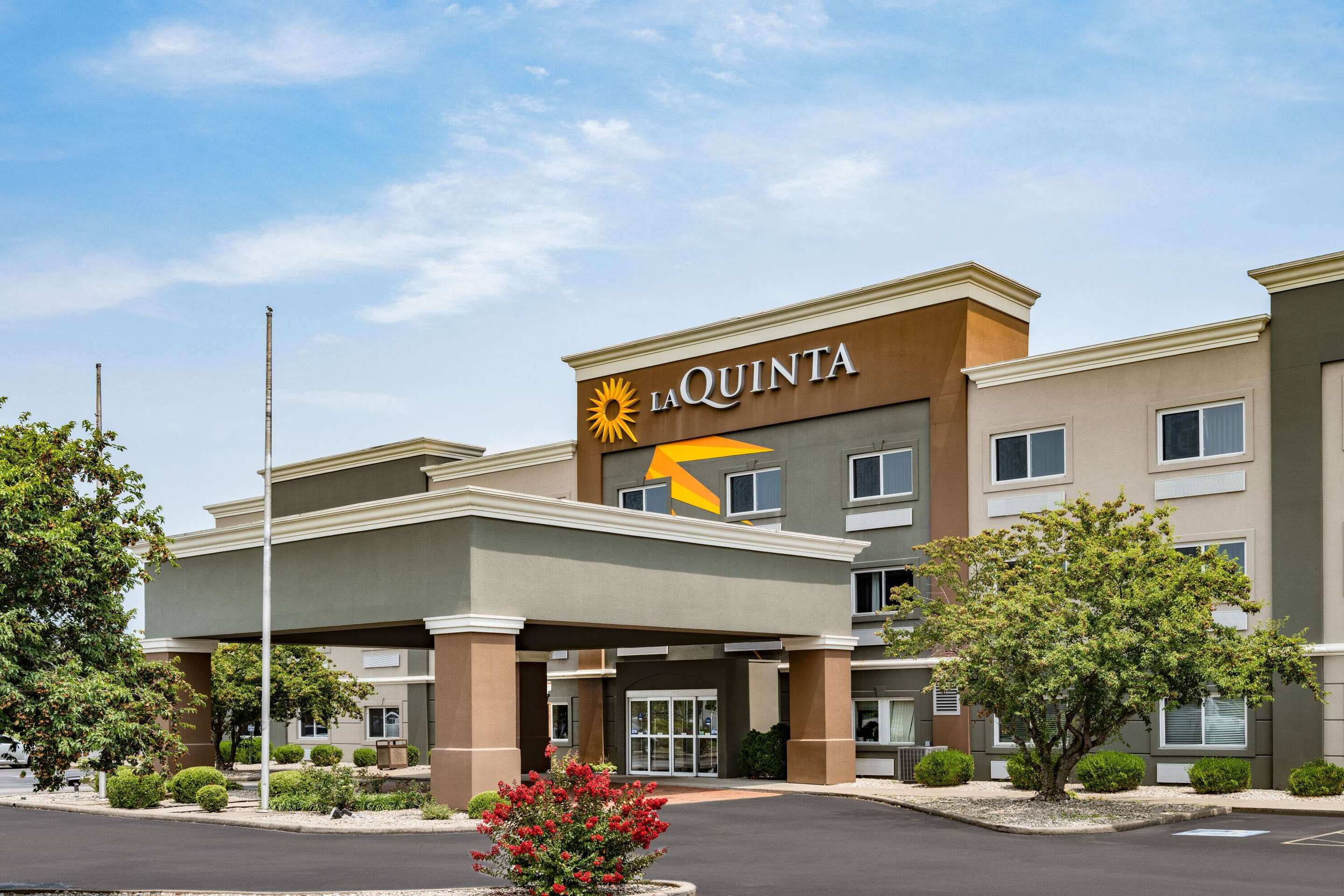 Exterior | La Quinta Inn & Suites by Wyndham Evansville