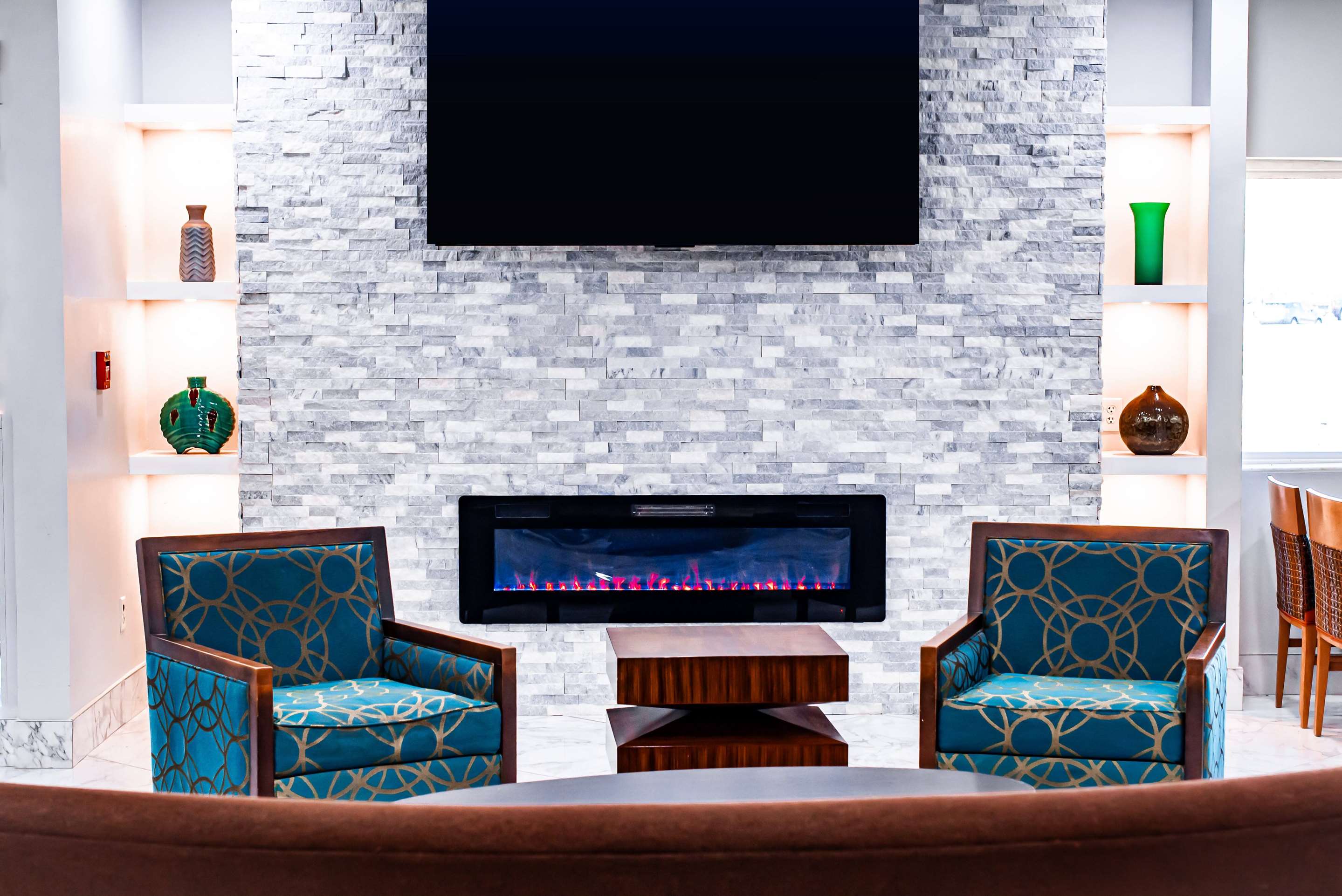Lobby | La Quinta Inn & Suites by Wyndham Evansville