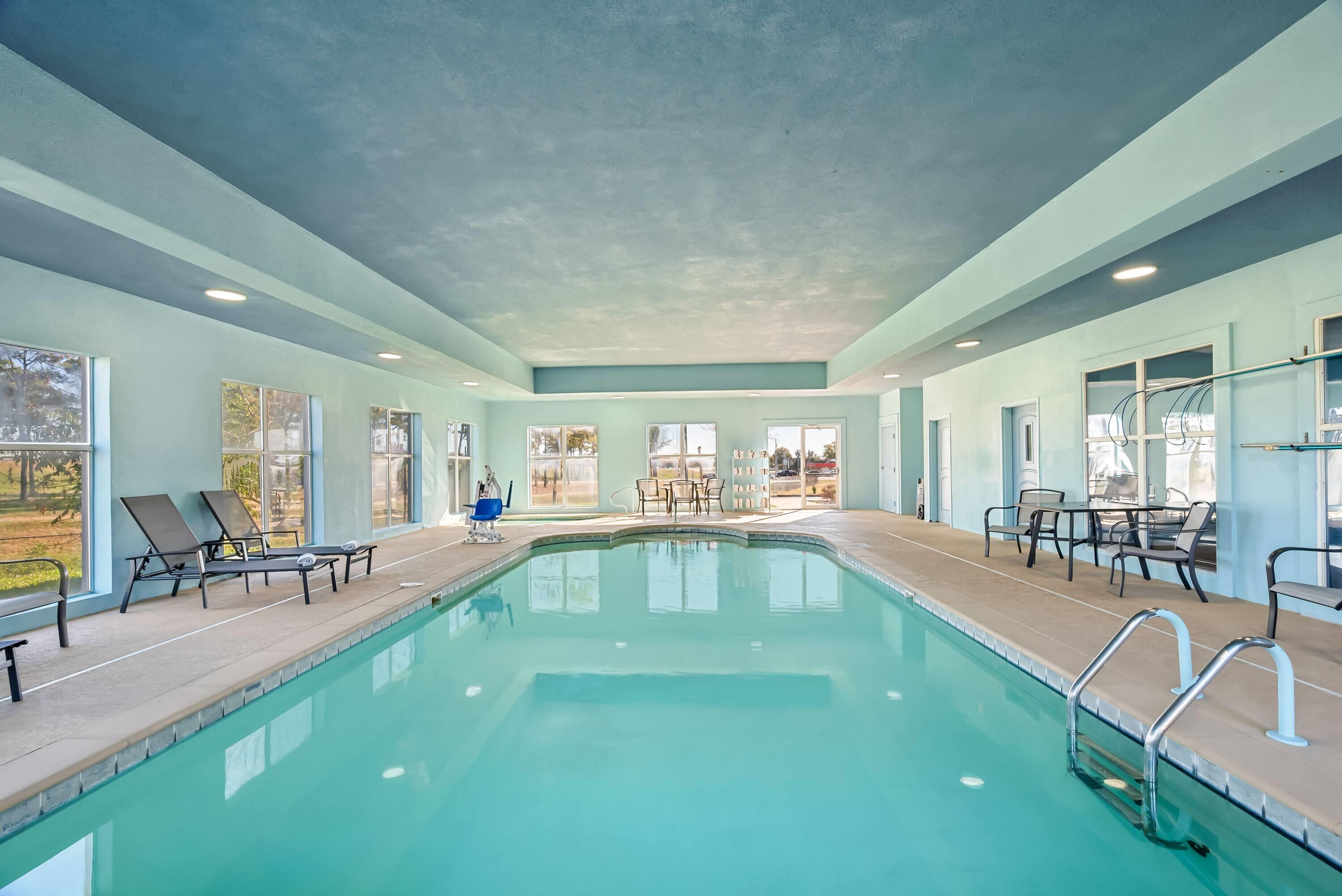 Pool - indoor | La Quinta Inn & Suites by Wyndham Searcy