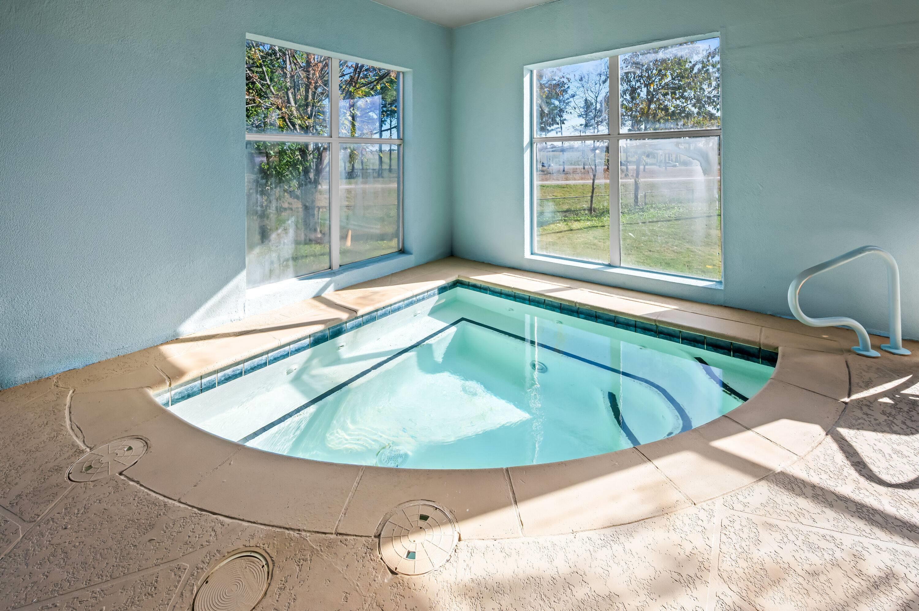 Pool - indoor | La Quinta Inn & Suites by Wyndham Searcy