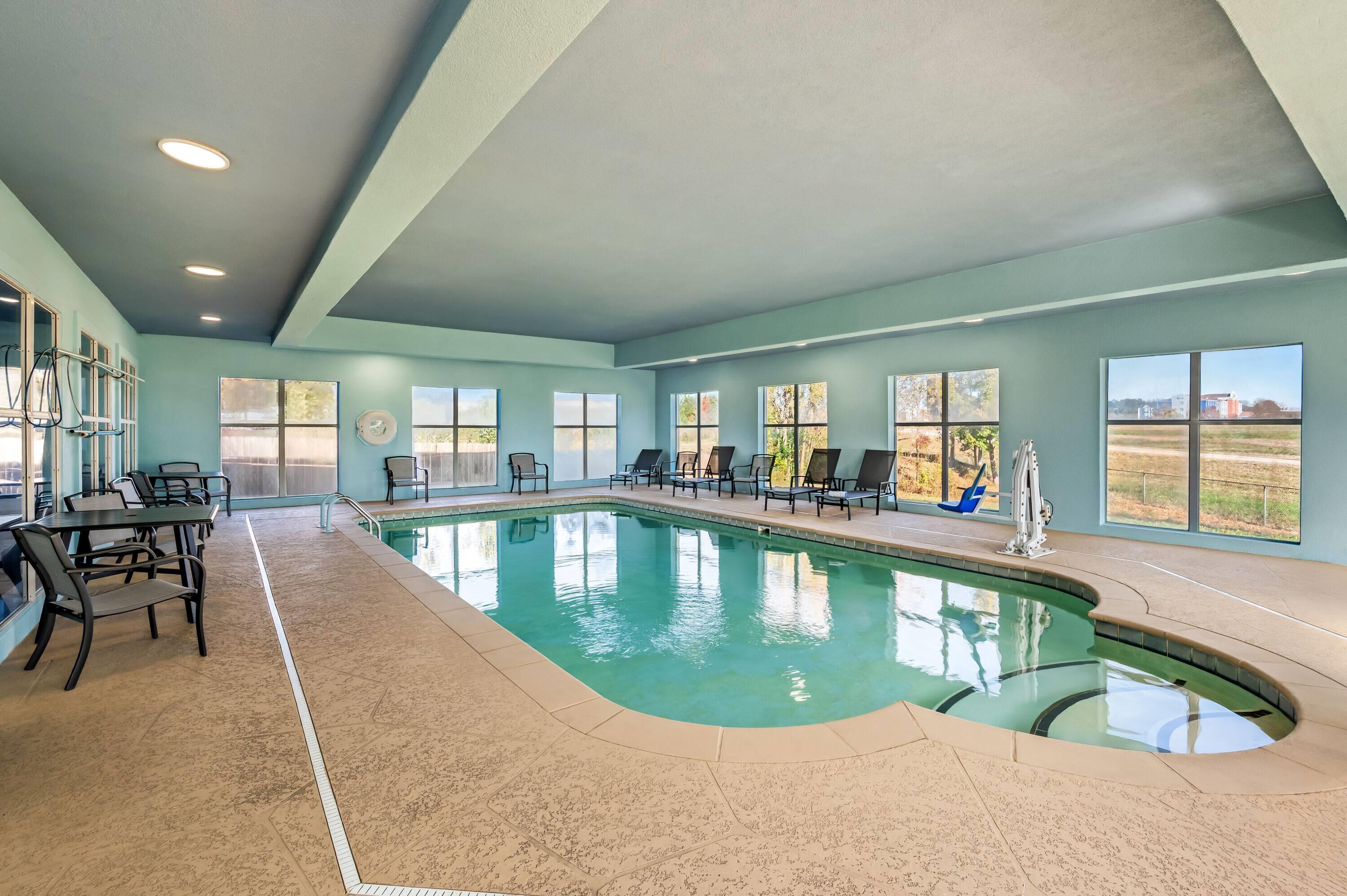 Pool - indoor | La Quinta Inn & Suites by Wyndham Searcy