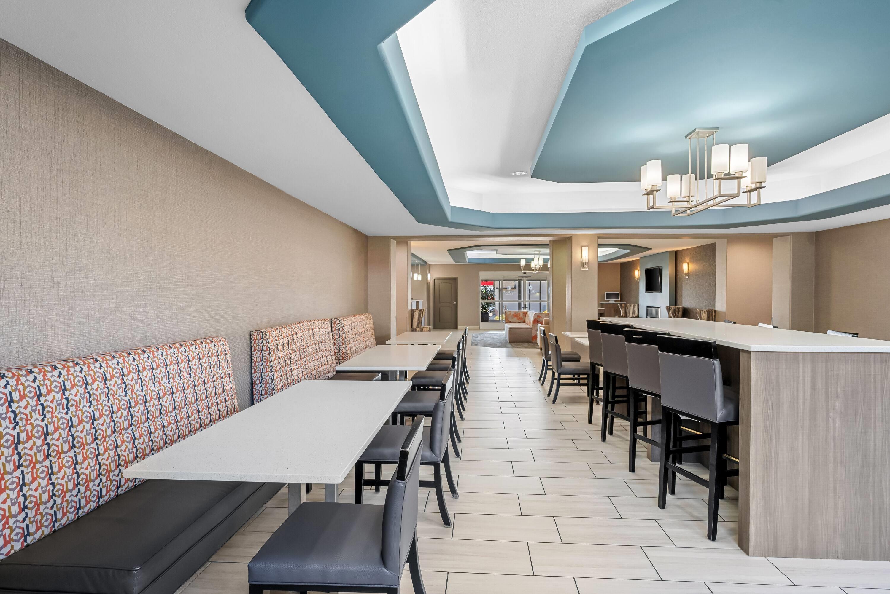 Breakfast Area | La Quinta Inn & Suites by Wyndham Searcy