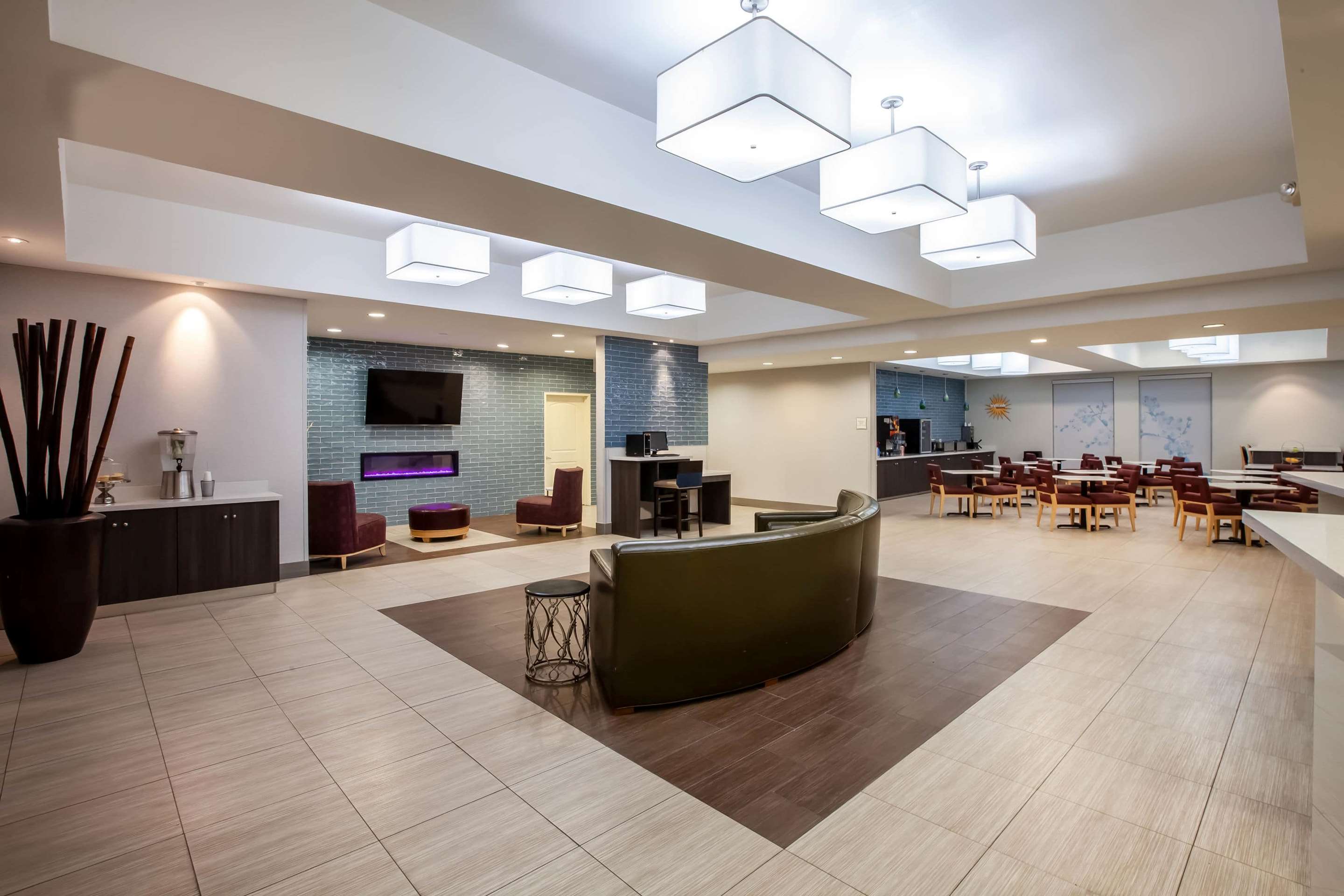 Lobby | La Quinta by Wyndham Odessa North