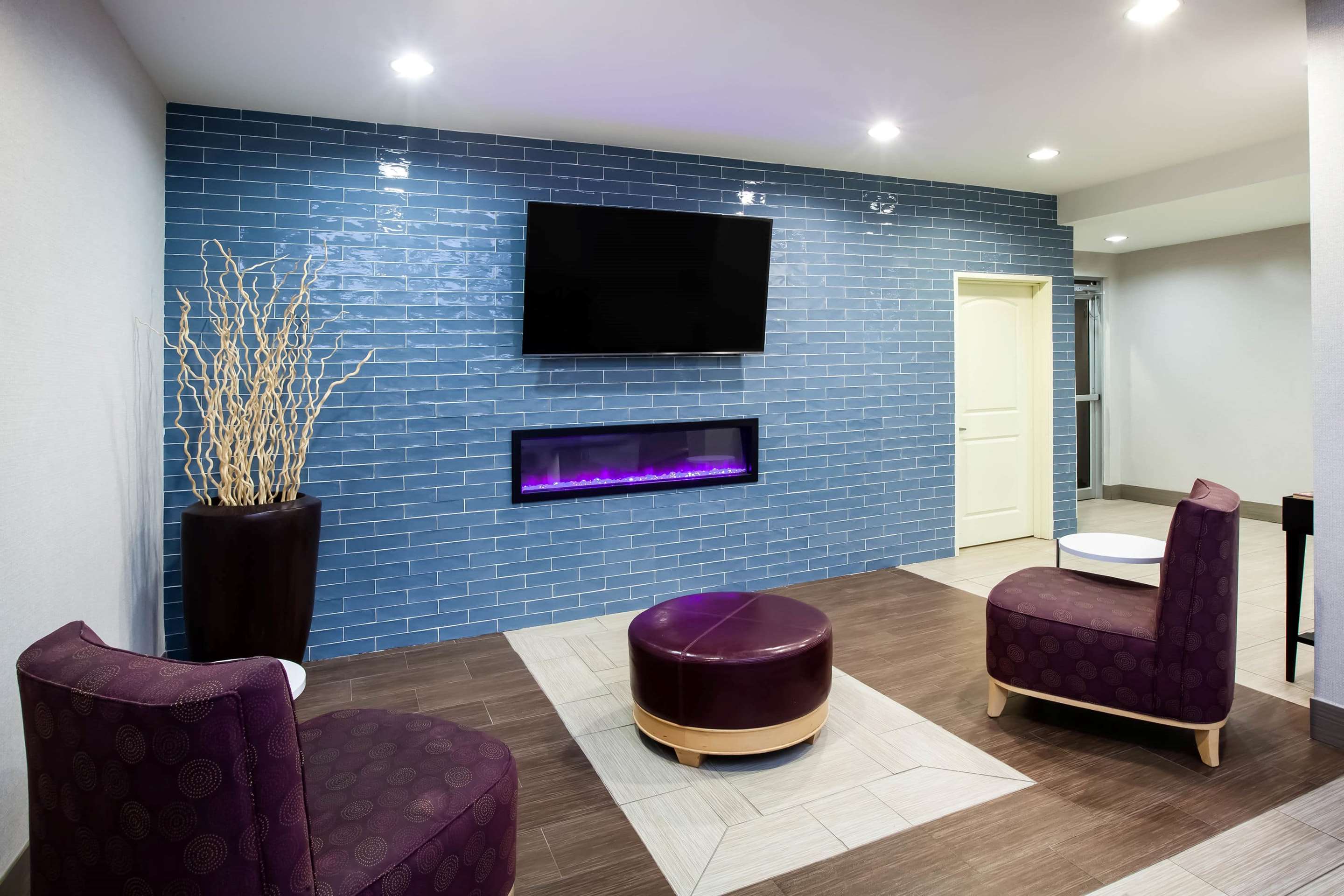 Lobby | La Quinta by Wyndham Odessa North