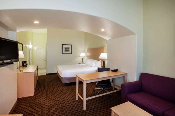  - La Quinta Inn & Suites Odessa
