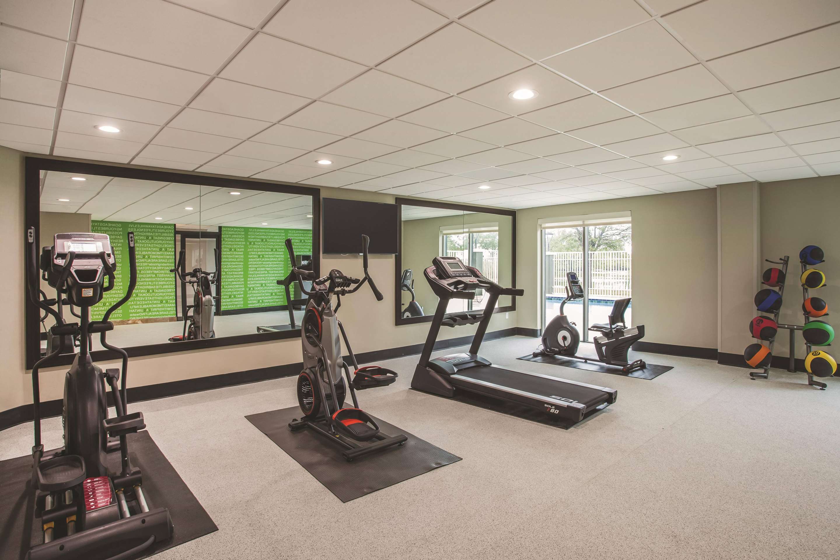 Health club fitness center gym | La Quinta Inn & Suites by Wyndham Clearwater South