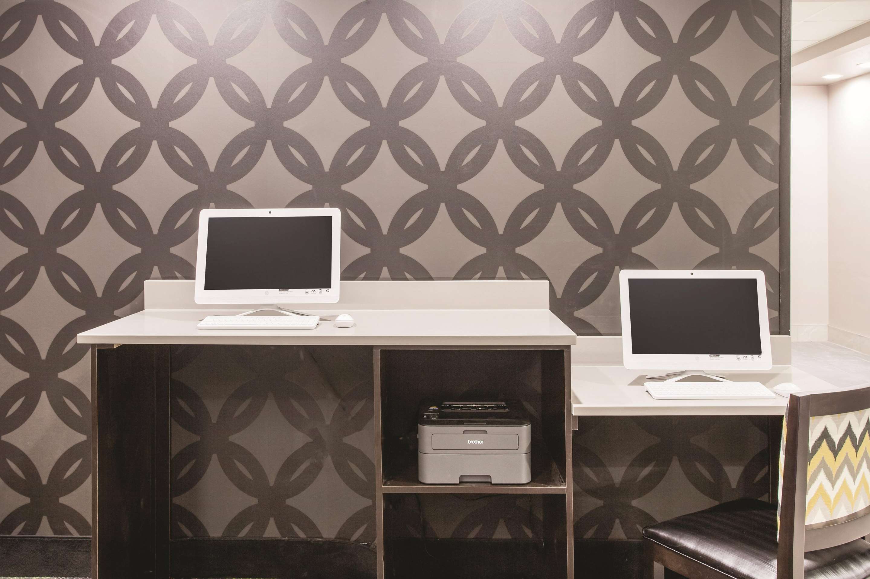 Business Center | La Quinta Inn & Suites by Wyndham Clearwater South