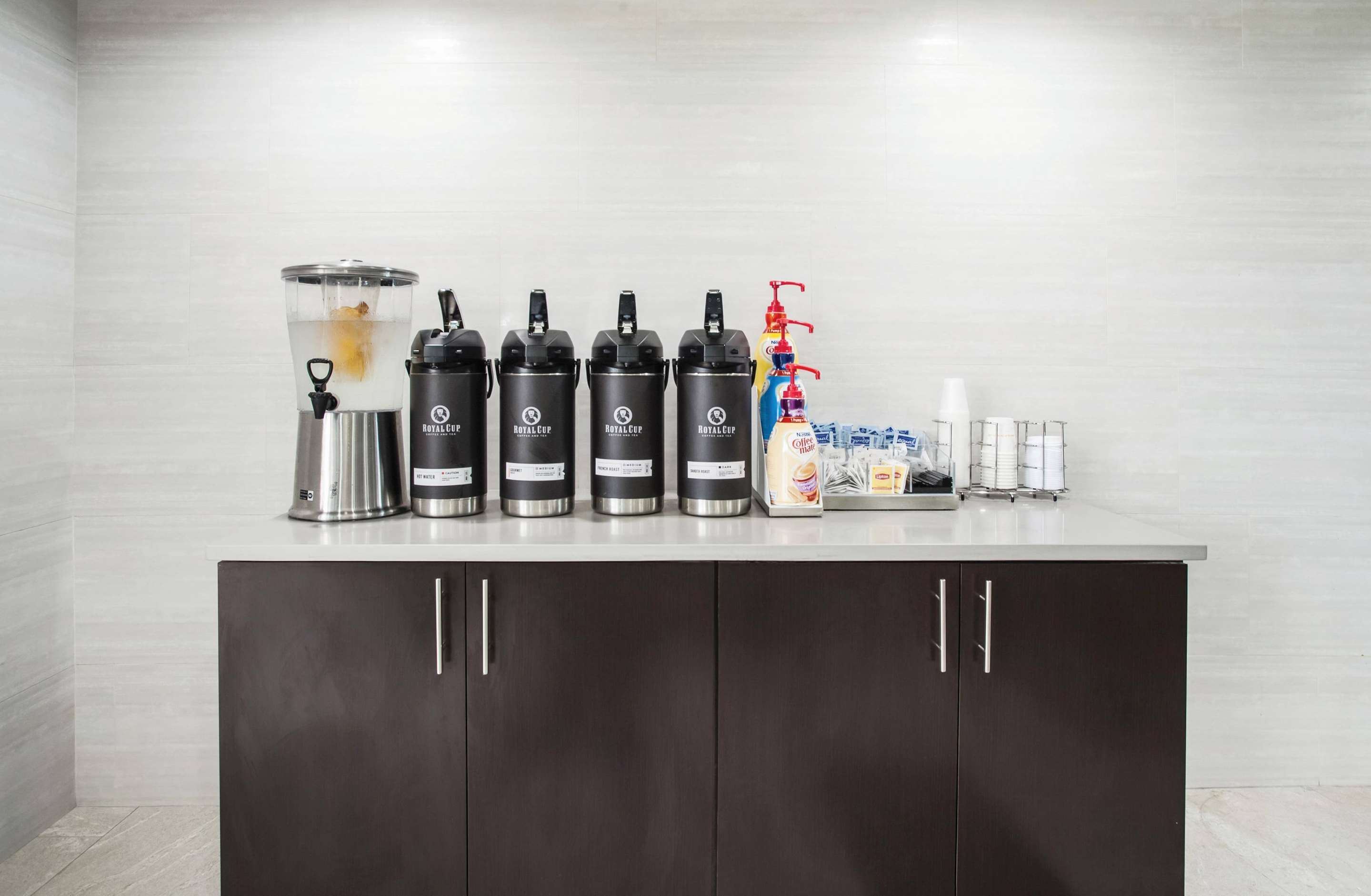 Lobby | La Quinta Inn & Suites by Wyndham Clearwater South
