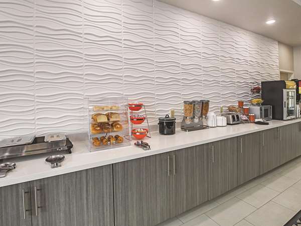  - La Quinta Inn & Suites Forest Hill - I-20, Exit 440B